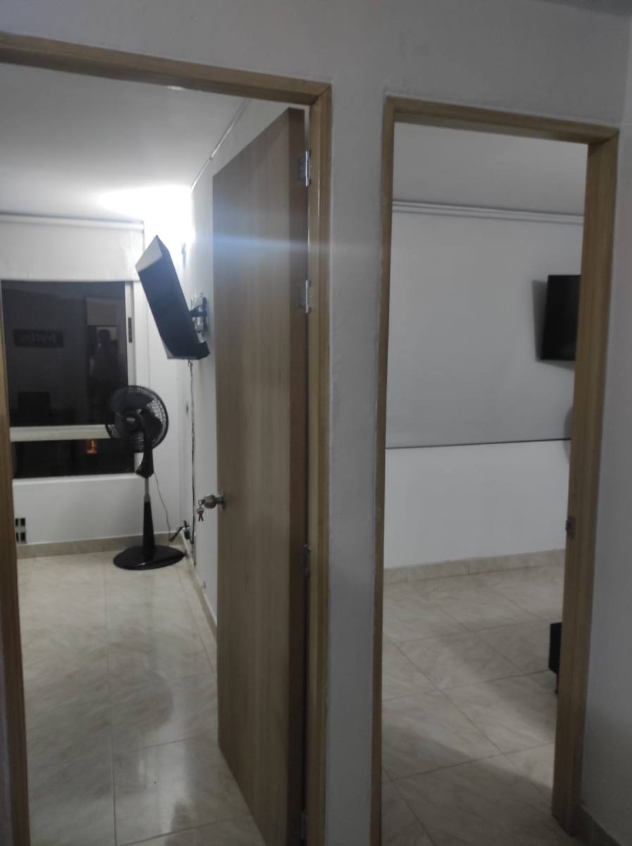Apartamento amoblado 2 habitaciones — El Poblado (Loma del Indio), Medellín (Cód. II) — foto 2